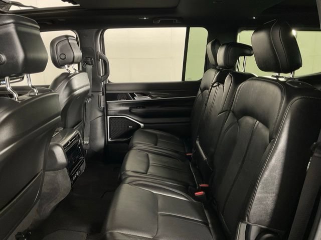 Used 2022 Jeep Wagoneer Series III w/ Premium Group I AWD/4WD image 32