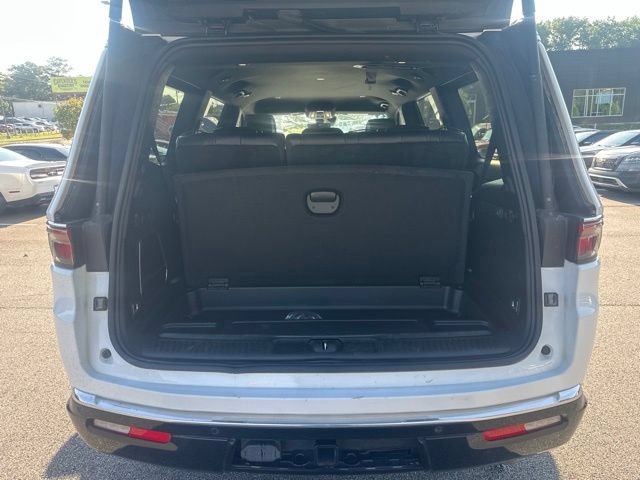 Used 2024 Jeep Wagoneer Series II w/ Flexible Seating Group RWD image 12