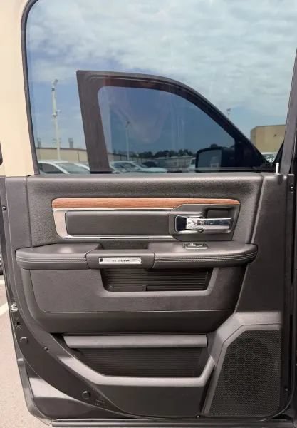 Used 2017 RAM 1500 Laramie w/ Convenience Group AWD/4WD image 22