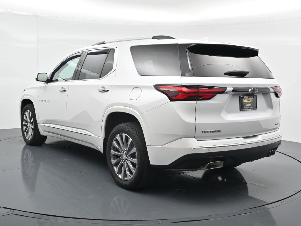 Used 2023 Chevrolet Traverse Premier FWD image 5