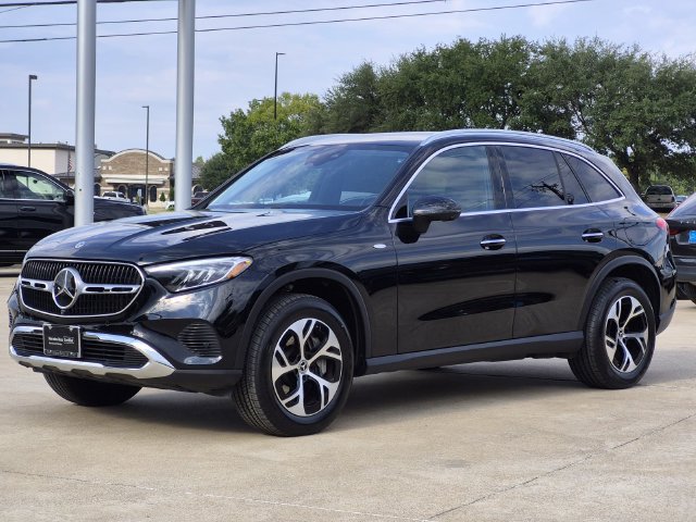 Used 2025 Mercedes-Benz GLC 350e 4MATIC image 3