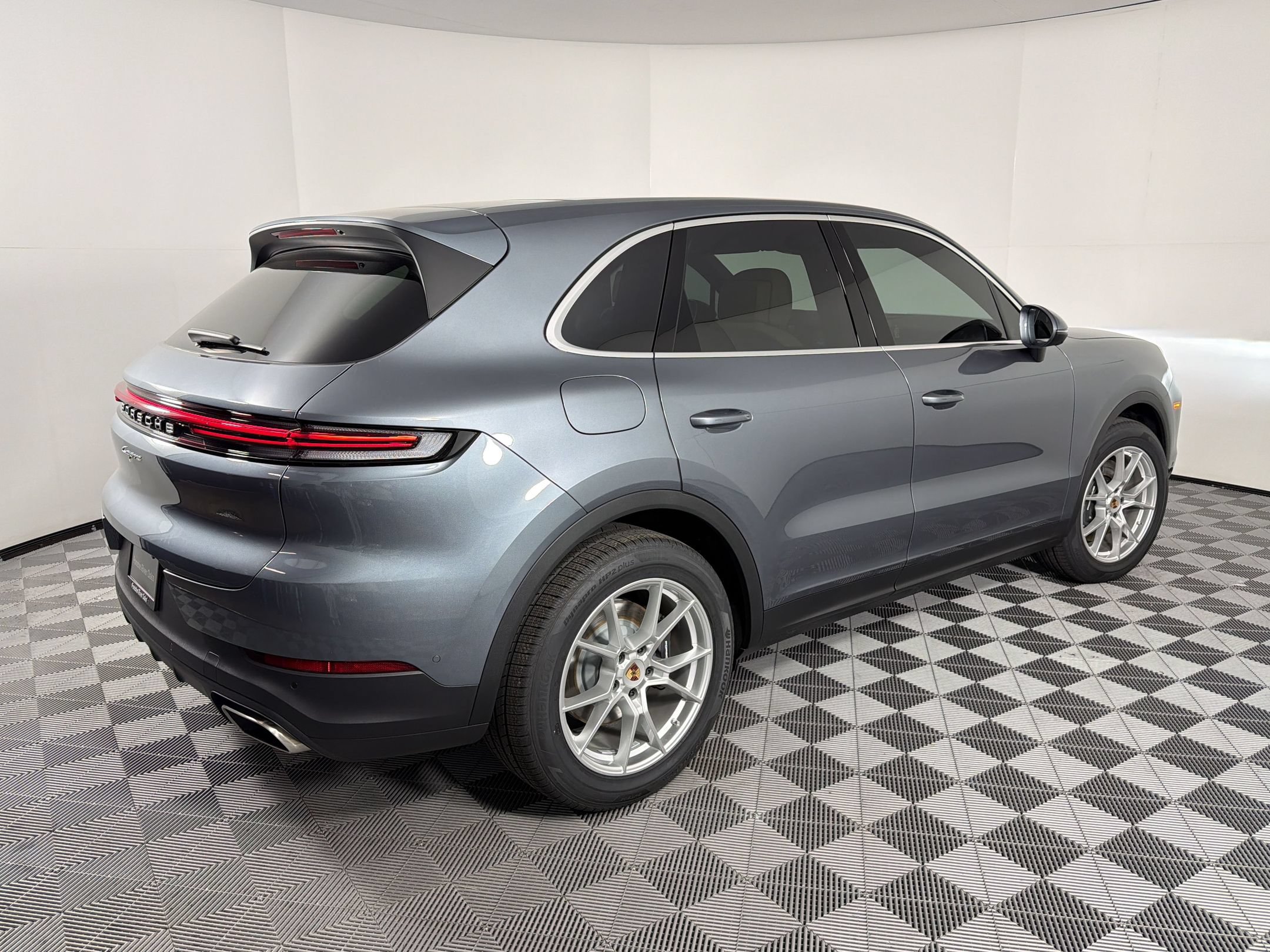 Used 2026 Porsche Cayenne AWD/4WD image 9