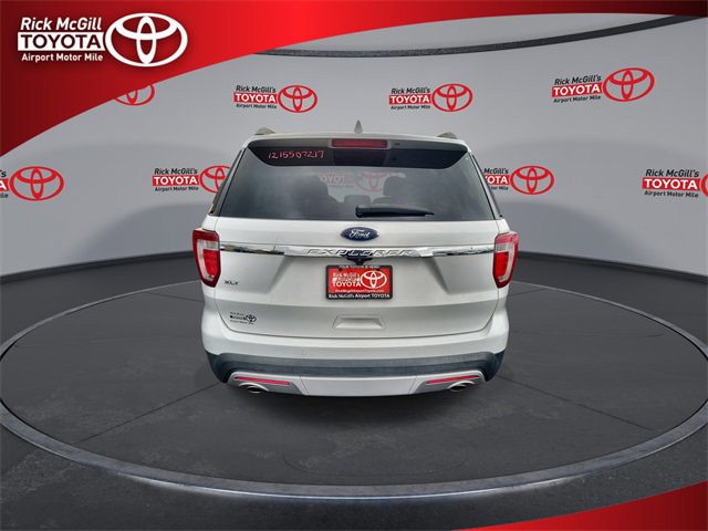 Used 2017 Ford Explorer XLT w/ Equipment Group 202A image 7
