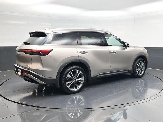 Used 2023 INFINITI QX60 Luxe w/ Cargo Package FWD image 3