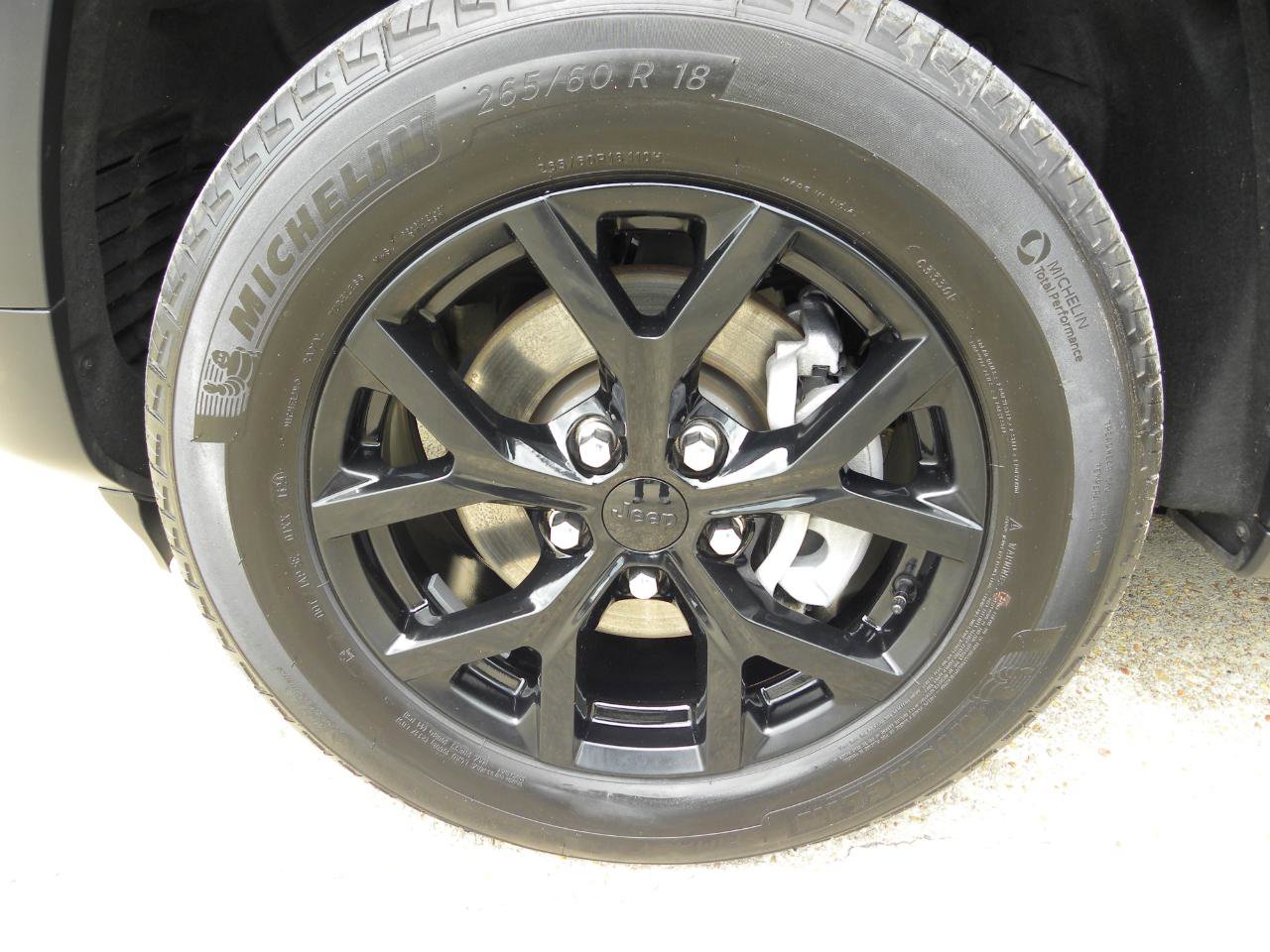 Used 2024 Jeep Grand Cherokee Altitude AWD/4WD image 19