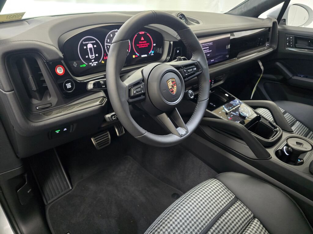 New 2026 Porsche Cayenne GTS image 4