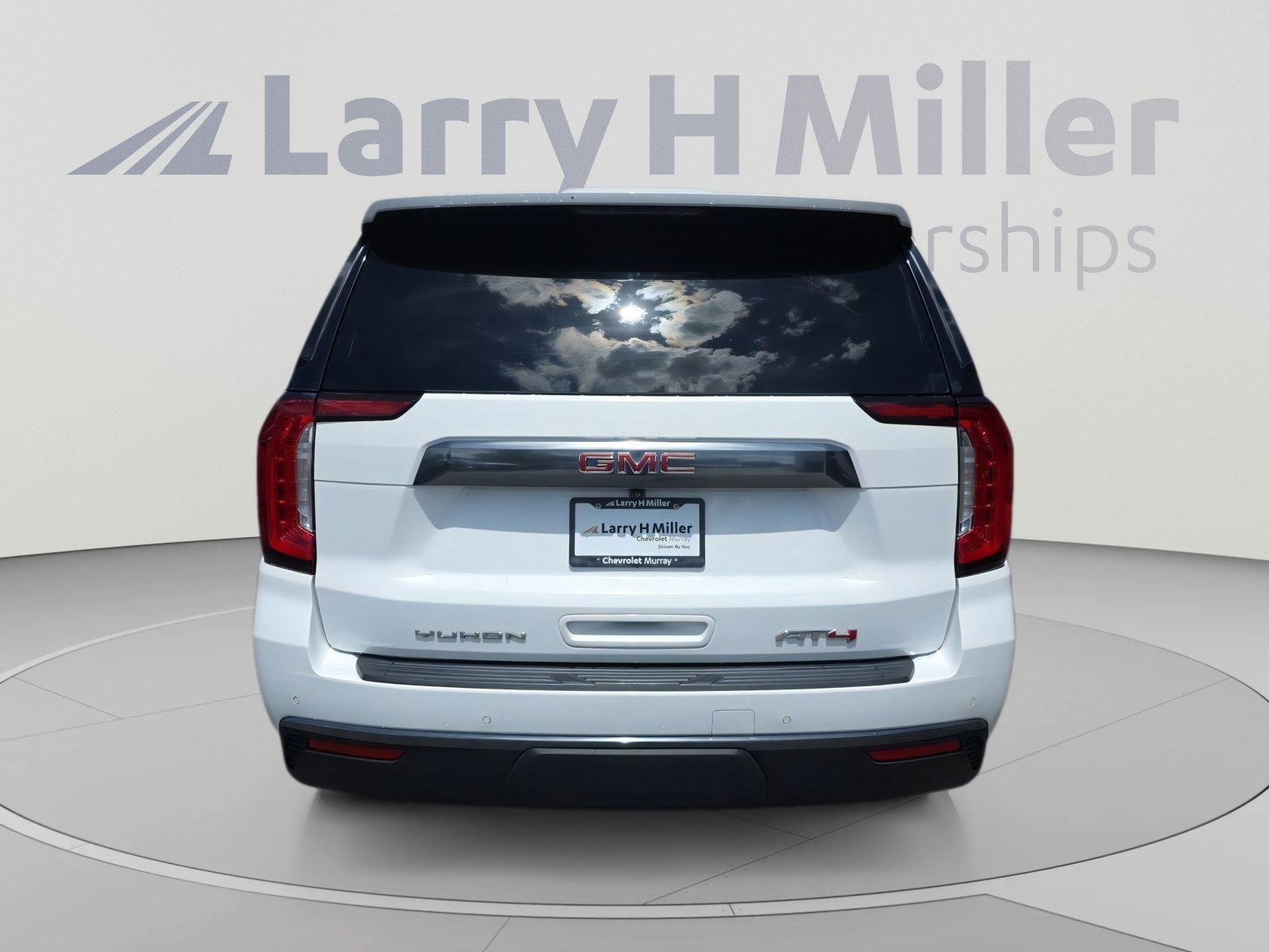 Certified 2021 GMC Yukon AT4 w/ AT4 Premium Plus Package AWD/4WD image 7