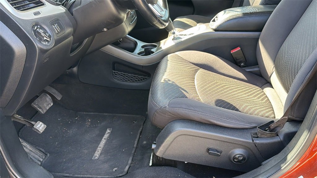Used 2014 Dodge Journey SXT w/ Flexible Seating Group image 12