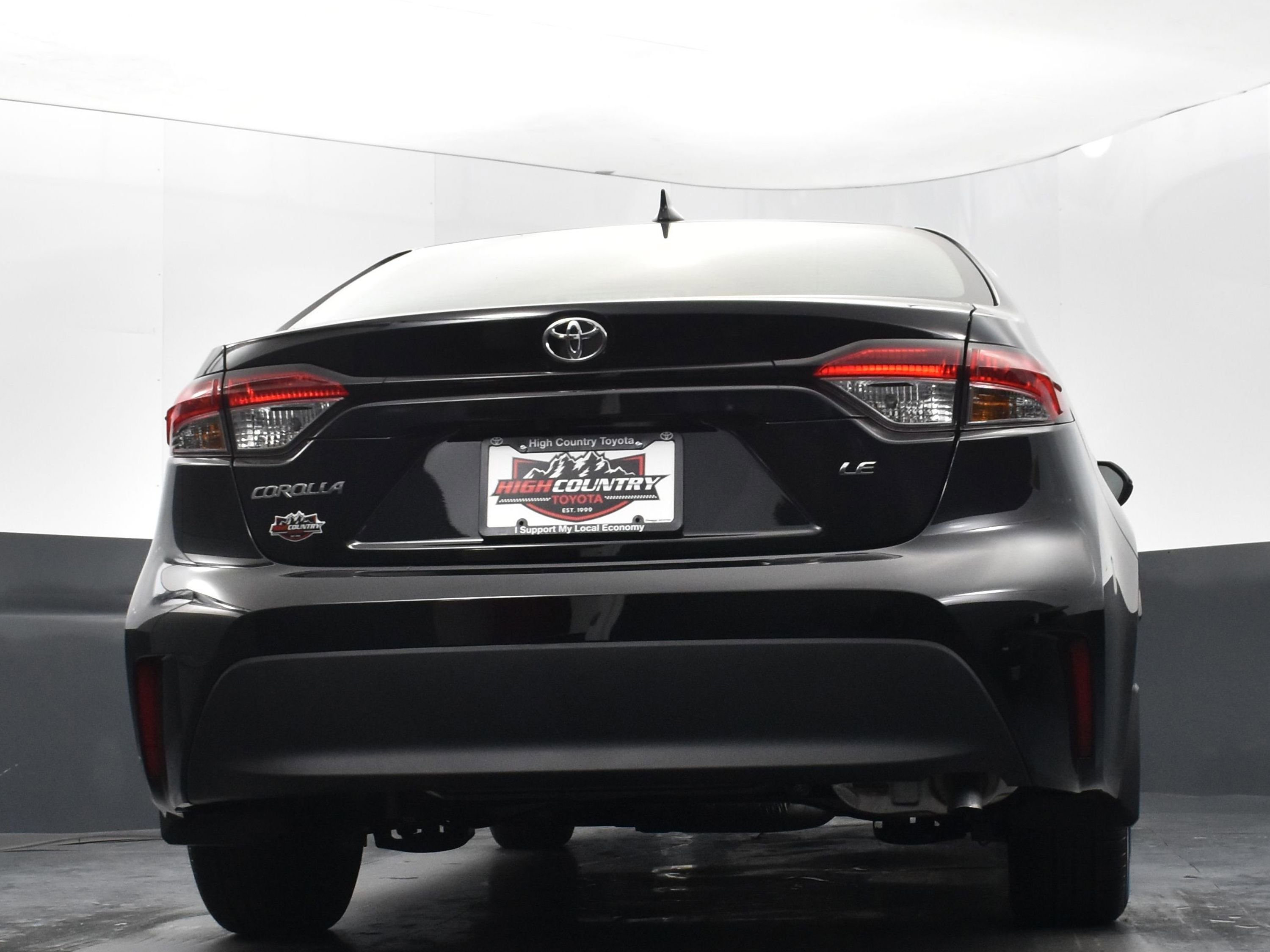 Used 2025 Toyota Corolla LE image 39