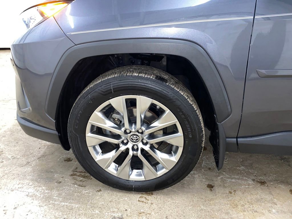 Used 2019 Toyota RAV4 Limited w/ Cold Weather Package FWD image 13