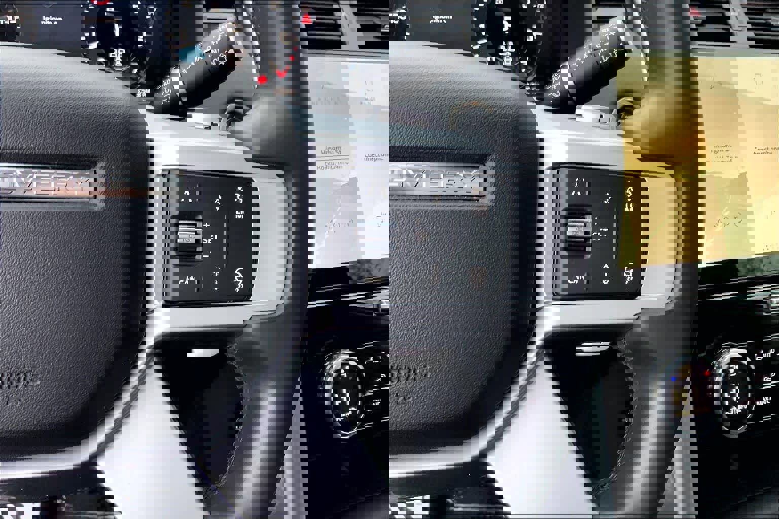 Used 2024 Land Rover Discovery S image 23