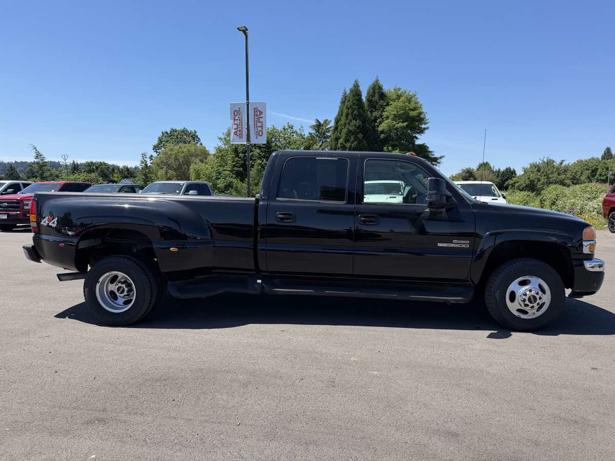 Used 2005 GMC Sierra 3500 SLT w/ Heavy-Duty Power Package AWD/4WD image 9