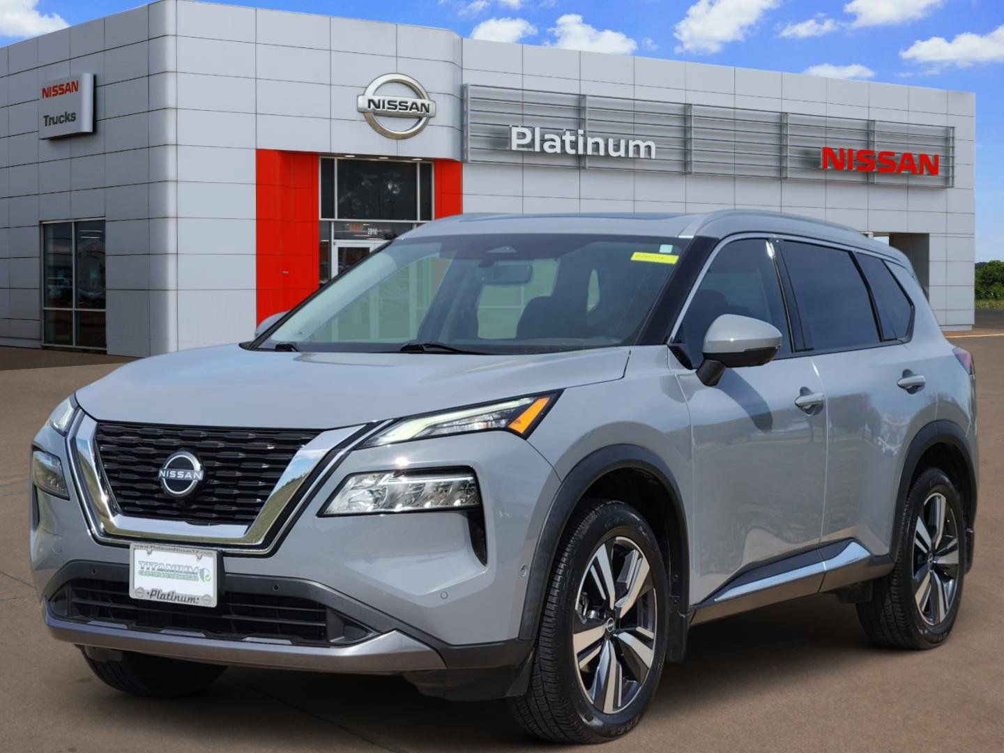 Used 2023 Nissan Rogue SL w/ SL Premium Package image 2