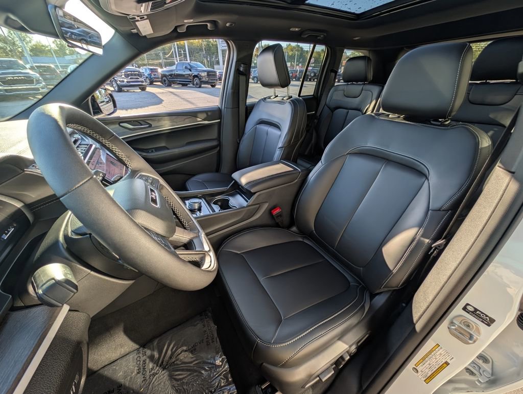 New 2025 Jeep Grand Cherokee Limited image 13