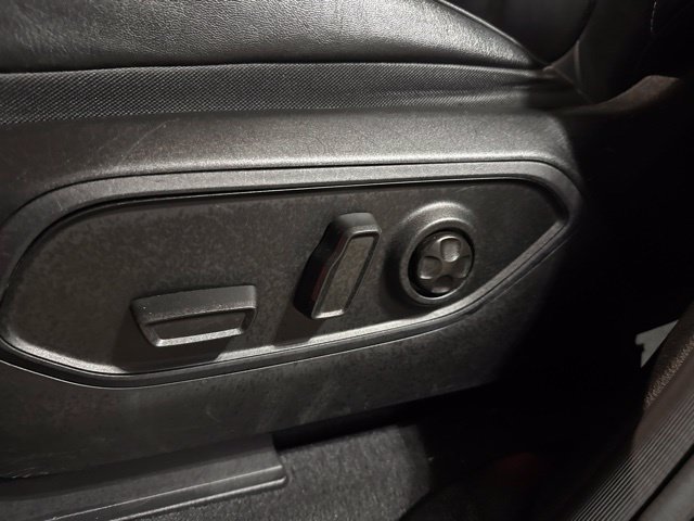 Used 2023 Jeep Grand Cherokee Overland AWD/4WD image 6
