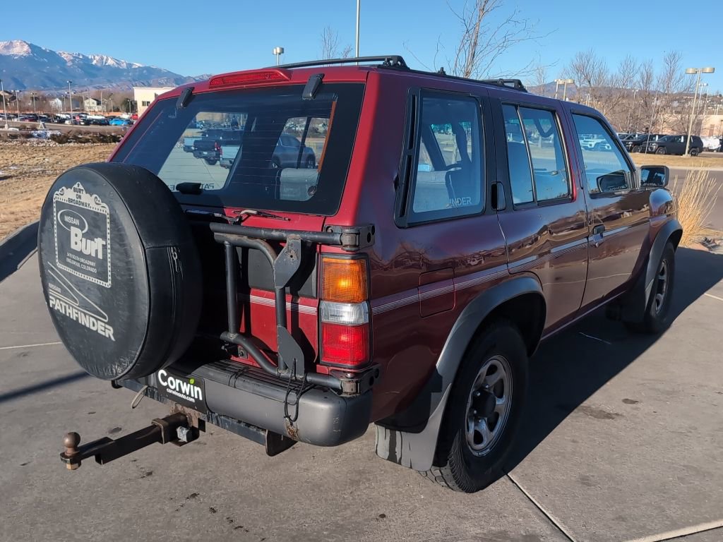 Used 1995 Nissan Pathfinder LE image 7