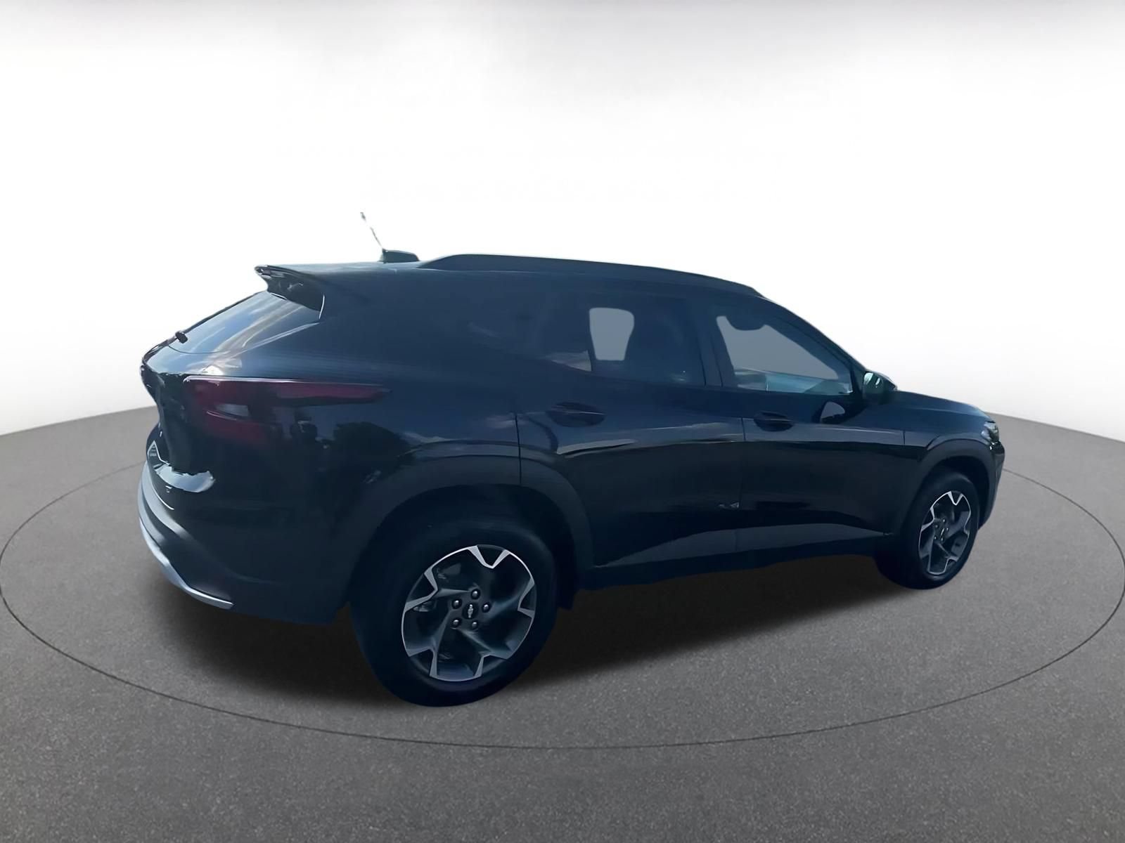 Used 2025 Chevrolet Trax LT FWD image 15