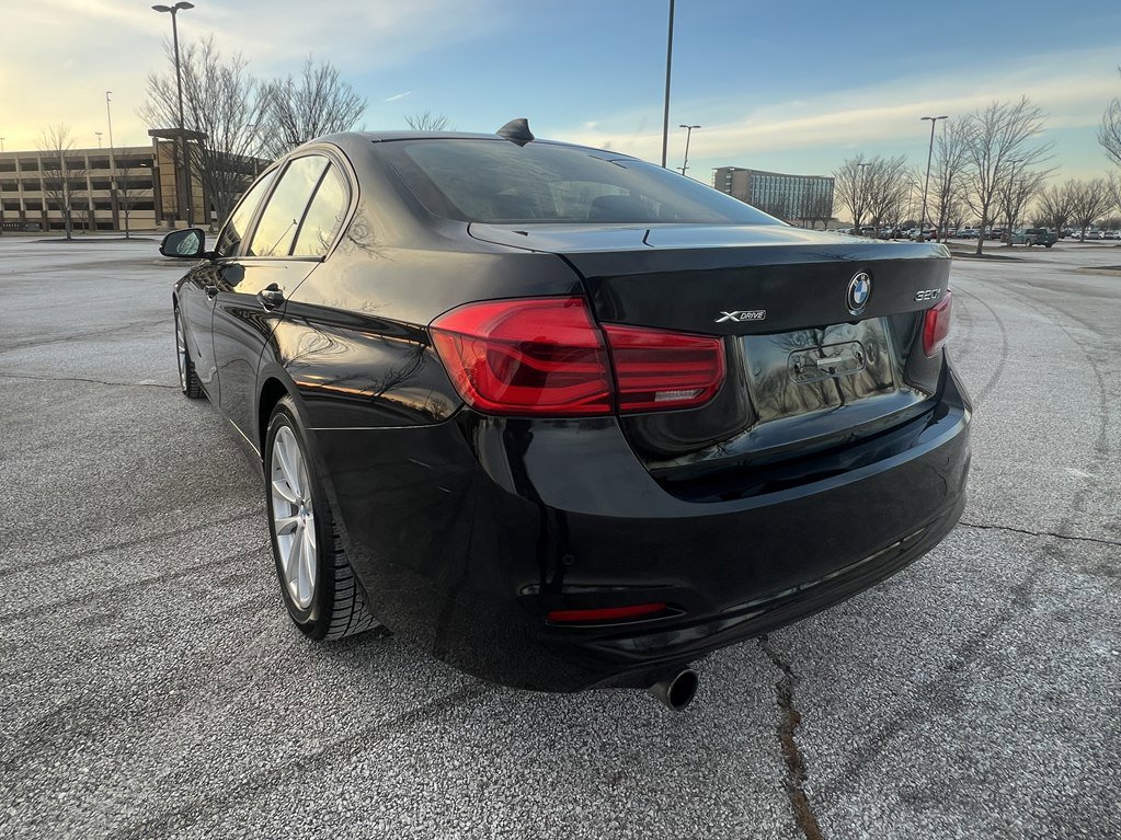 Used 2016 BMW 320i xDrive Sedan image 3