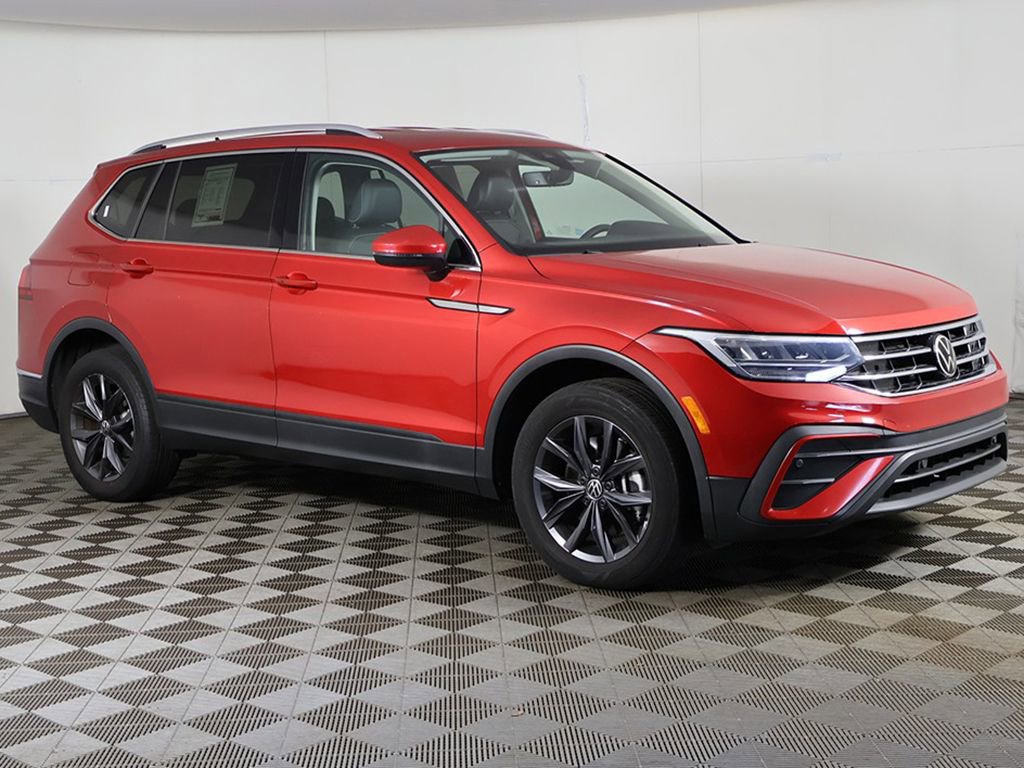 Used 2023 Volkswagen Tiguan SE FWD image 2