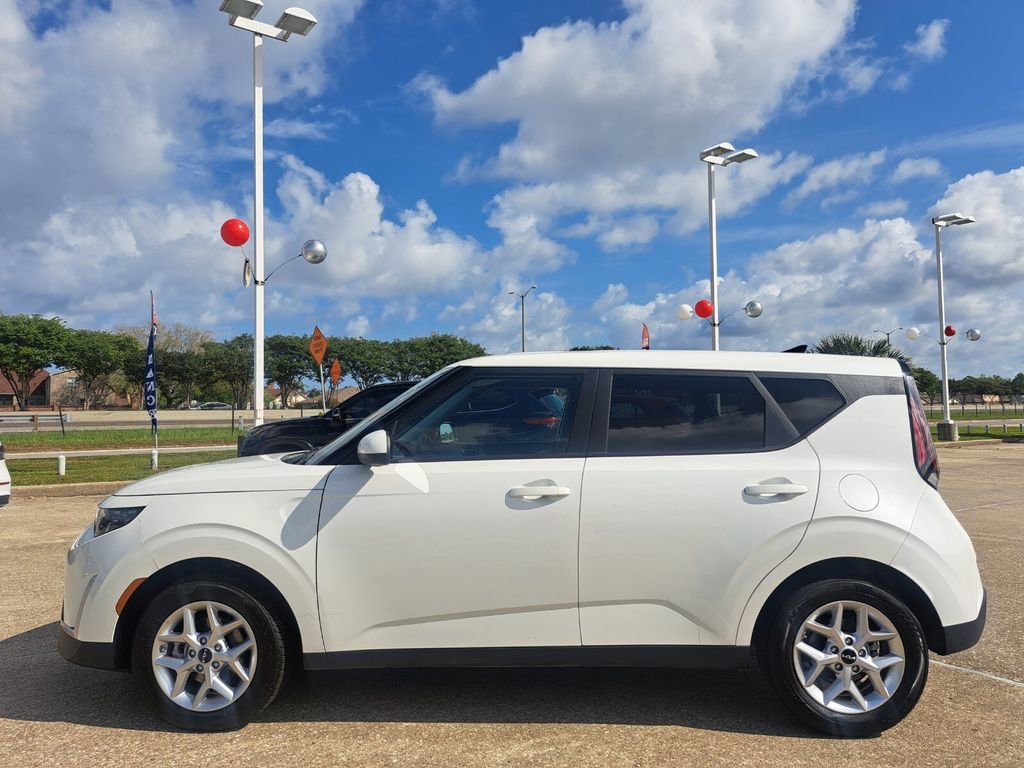 Used 2025 Kia Soul LX w/ LX Technology Package image 8