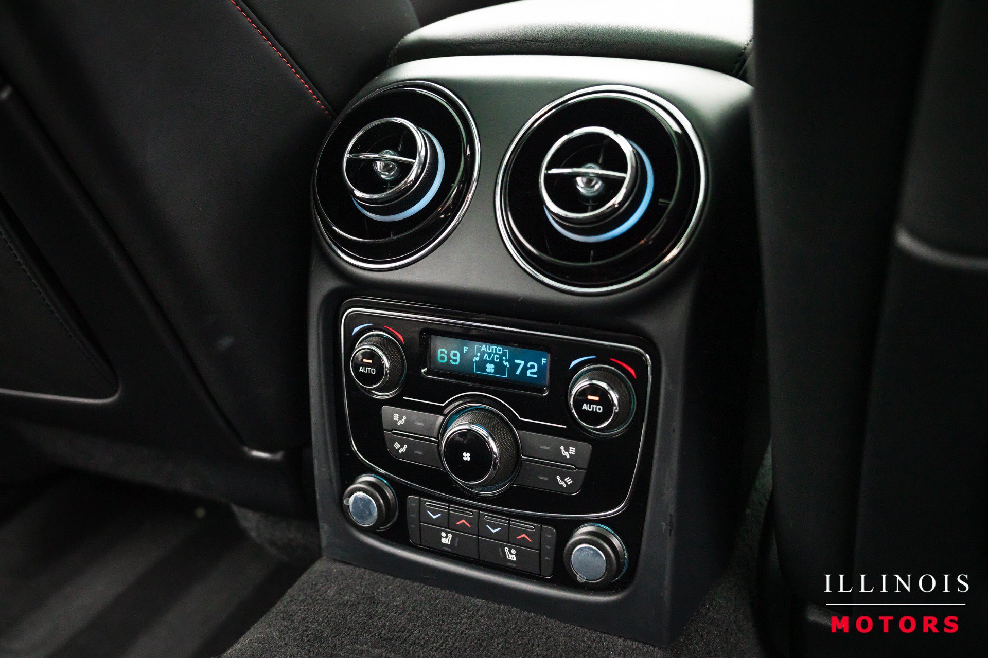 Used 2017 Jaguar XJ R RWD image 34