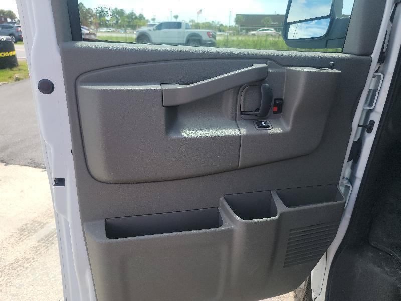 Used 2025 Chevrolet Express 3500 LT w/ LT Preferred Equipment Group RWD image 8