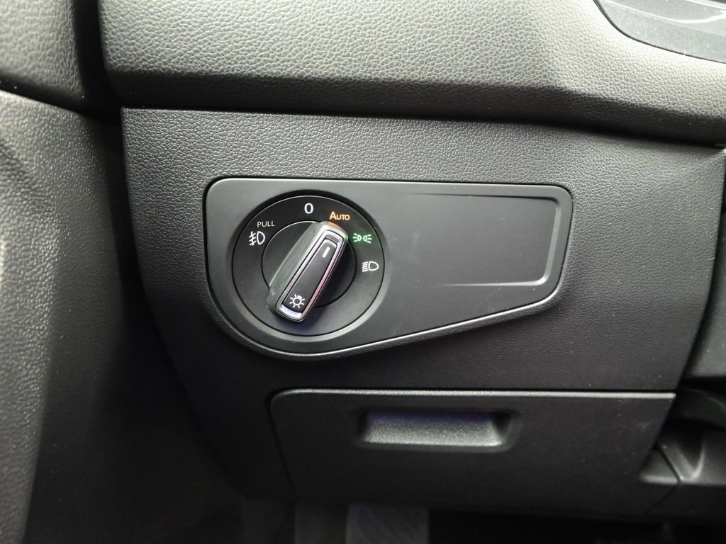 Used 2020 Volkswagen Tiguan SEL AWD/4WD image 18