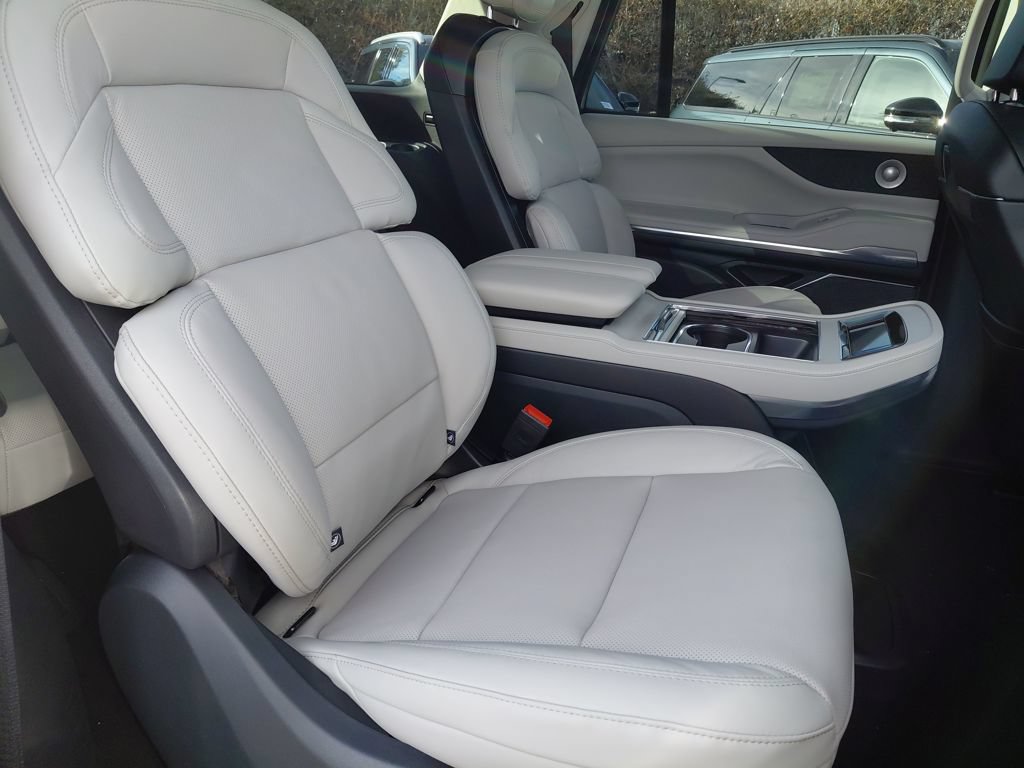 New 2026 Lincoln Navigator L Reserve AWD/4WD image 31
