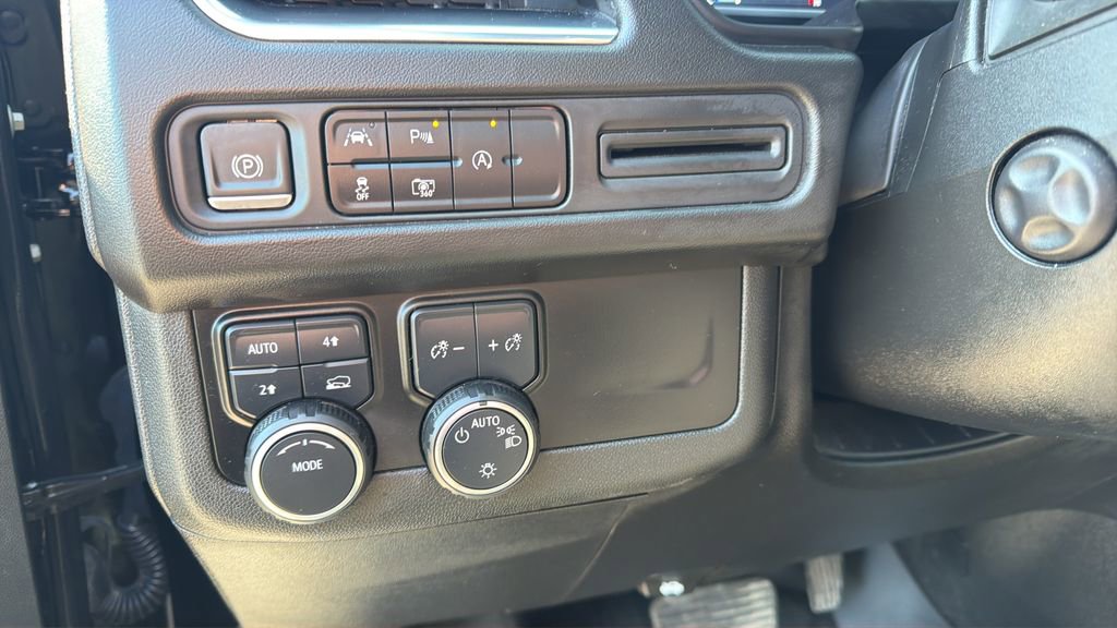 Used 2023 Chevrolet Suburban RST w/ Luxury Package image 23