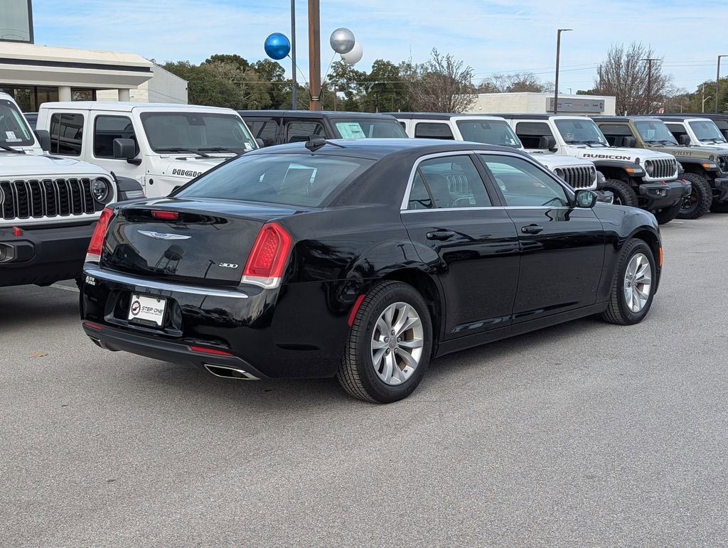 Used 2022 Chrysler 300 Touring image 5