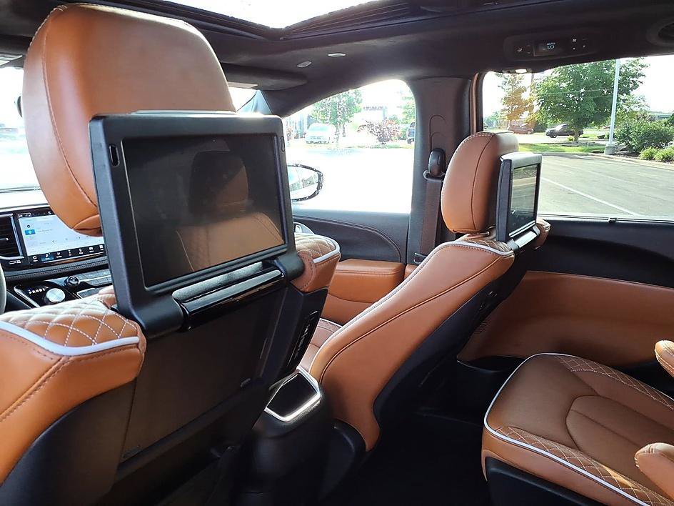 Used 2026 Chrysler Pacifica Pinnacle FWD image 25