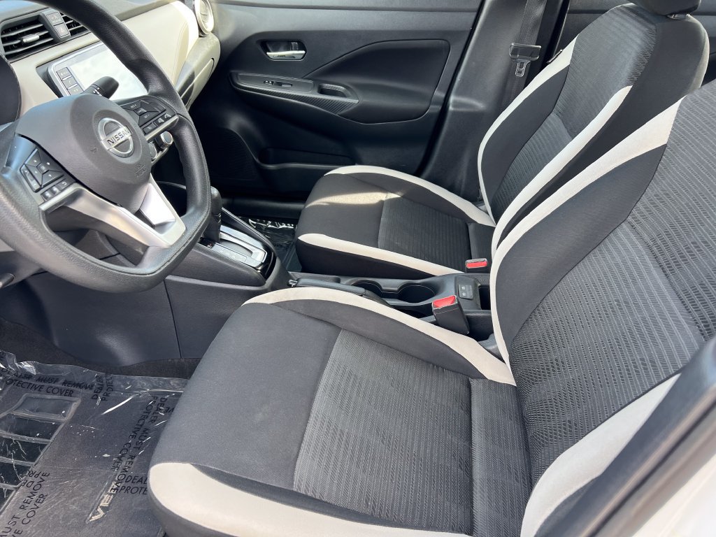 Used 2022 Nissan Versa SV FWD image 9