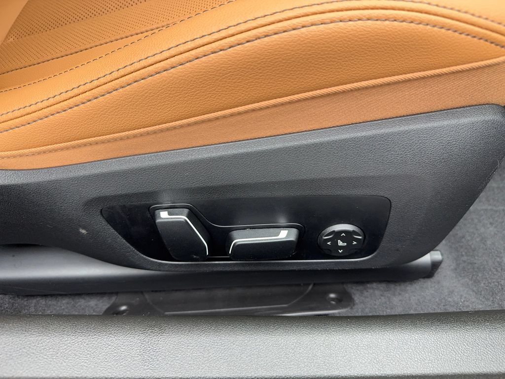 Used 2025 BMW 230i Coupe w/ Premium Package RWD image 39