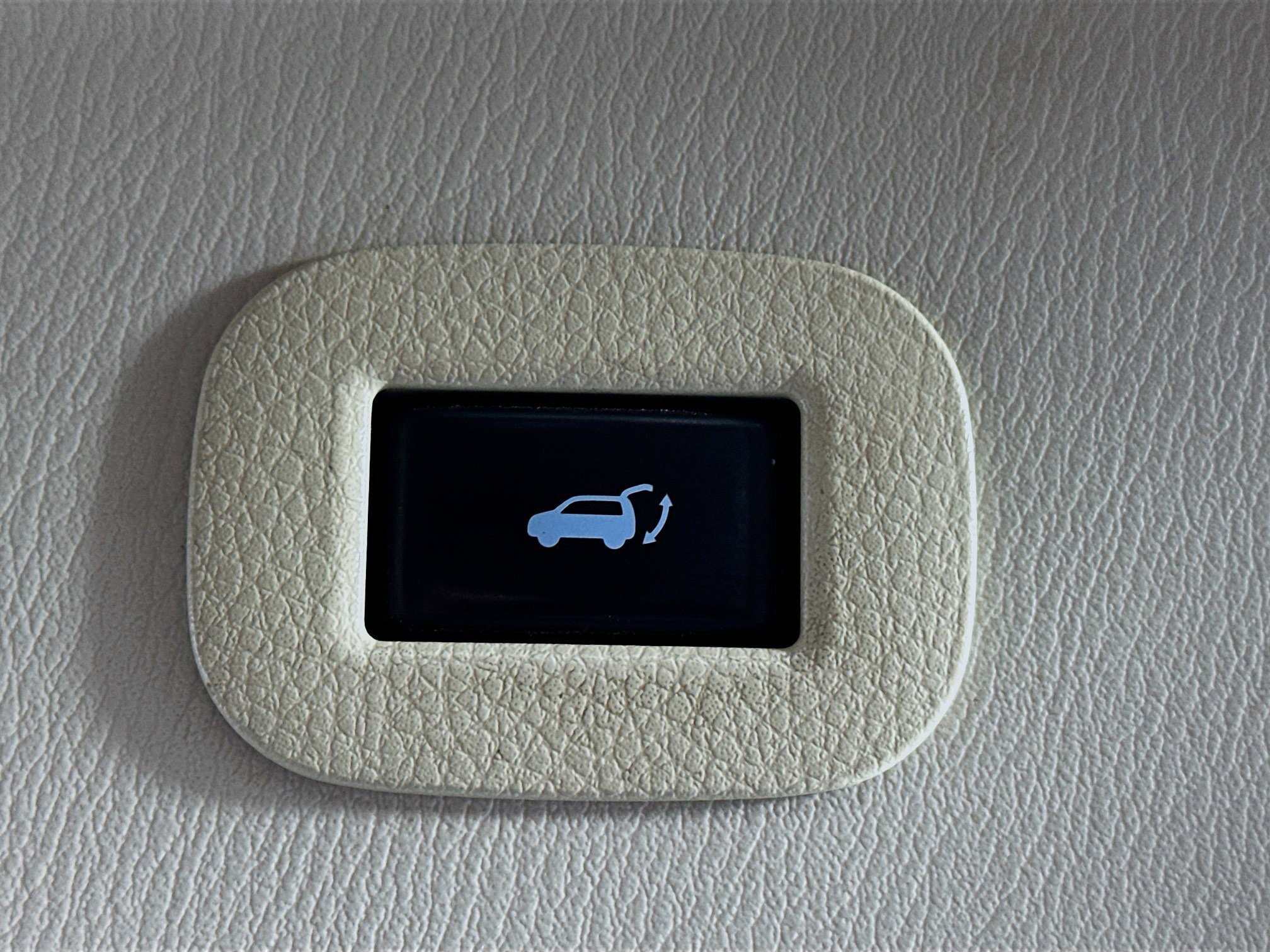 Used 2017 INFINITI QX80 2WD w/ Driver Assistance Package image 32