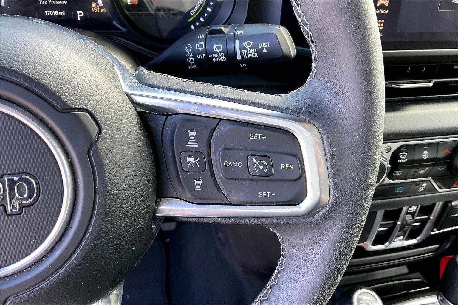 Used 2025 Jeep Wrangler Sahara AWD/4WD image 12