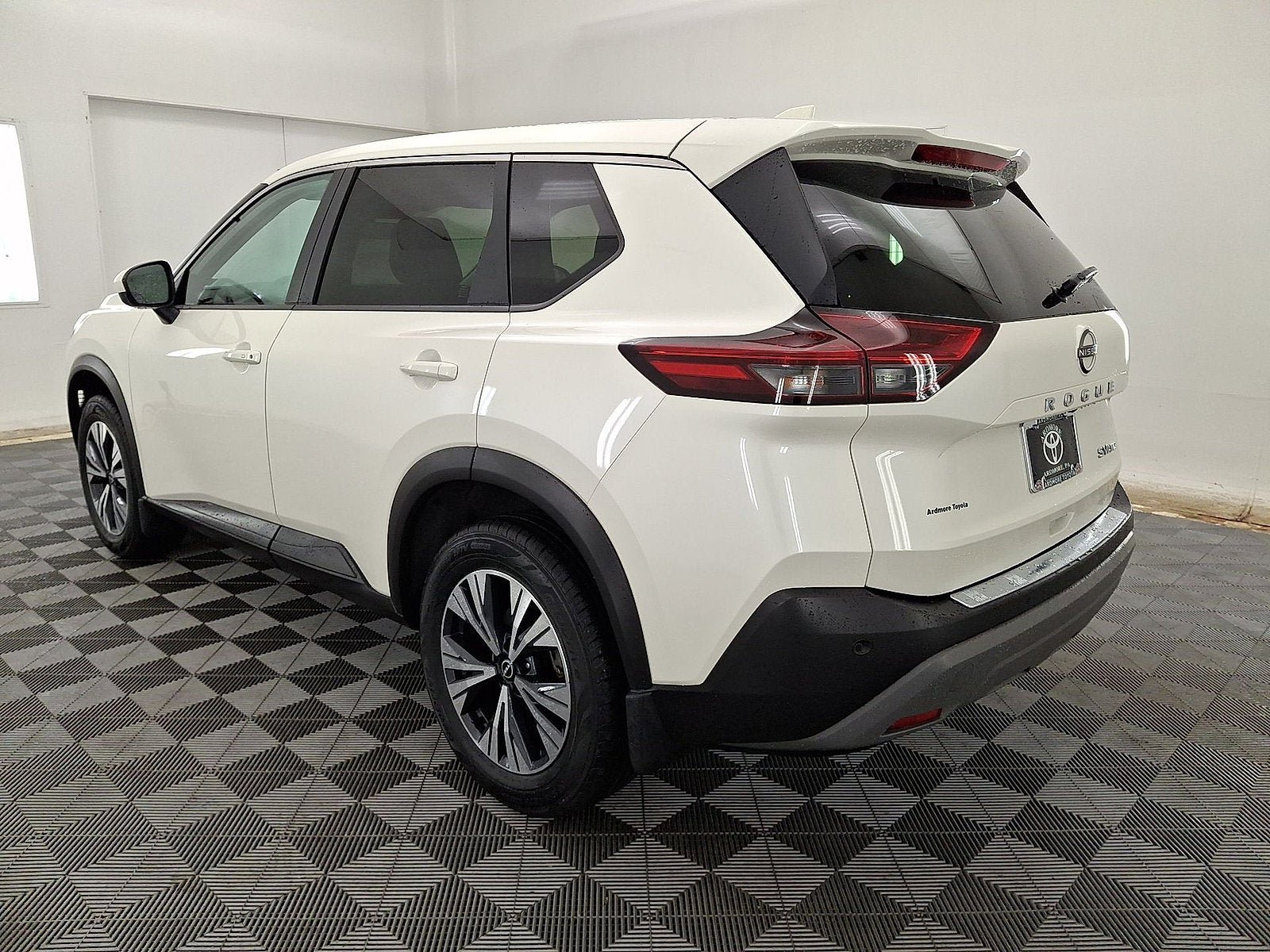 Used 2023 Nissan Rogue SV AWD/4WD image 13