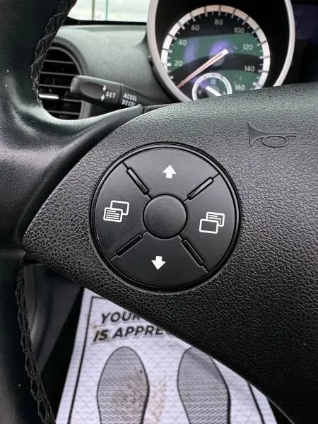 Used 2011 Mercedes-Benz SLK 300 image 29