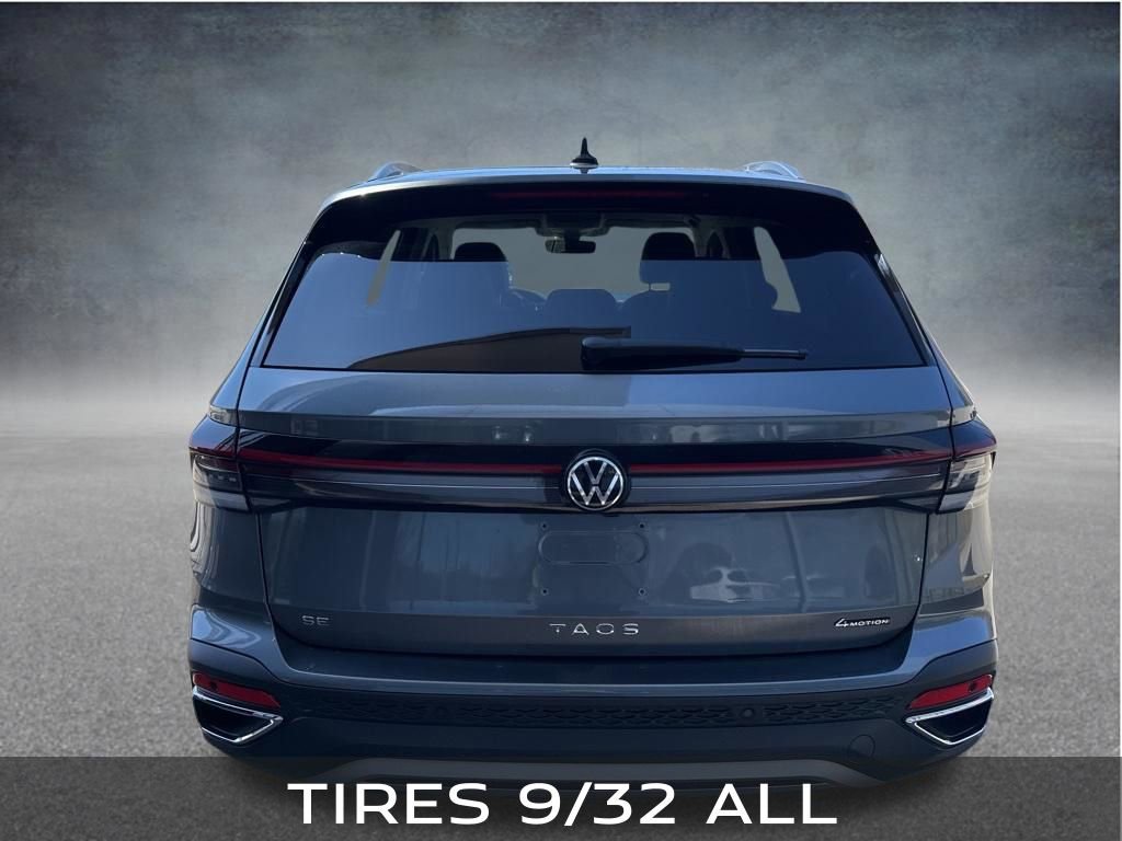 Used 2025 Volkswagen Taos SE AWD/4WD image 4