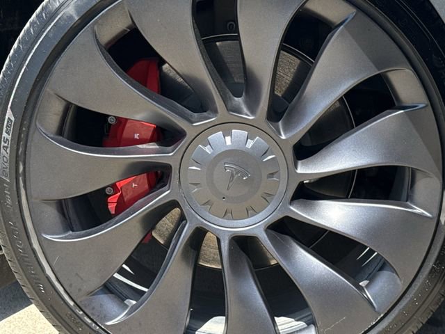 Used 2025 Tesla Model Y Performance image 10