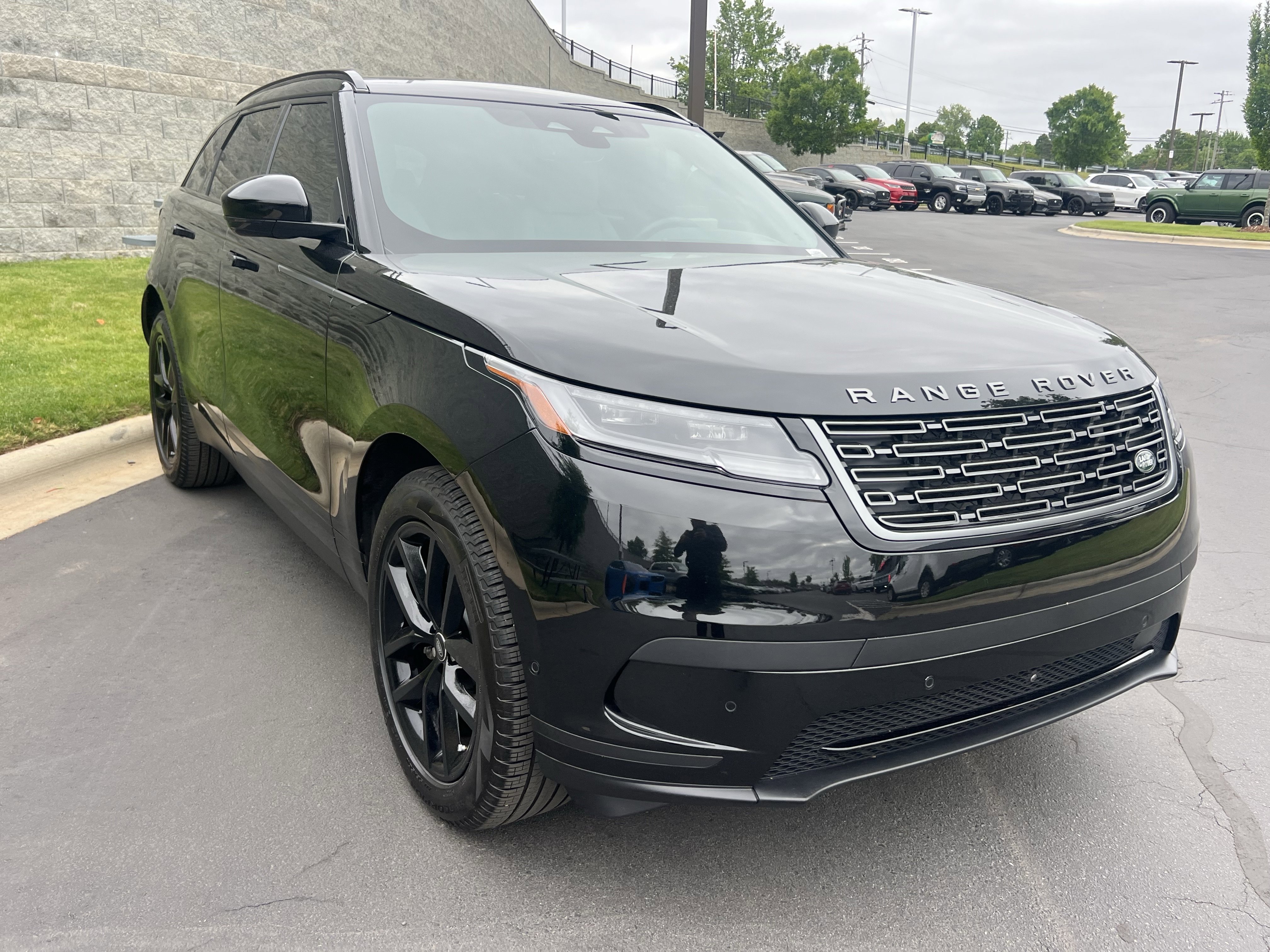 Certified 2026 Land Rover Range Rover Velar S AWD/4WD image 9