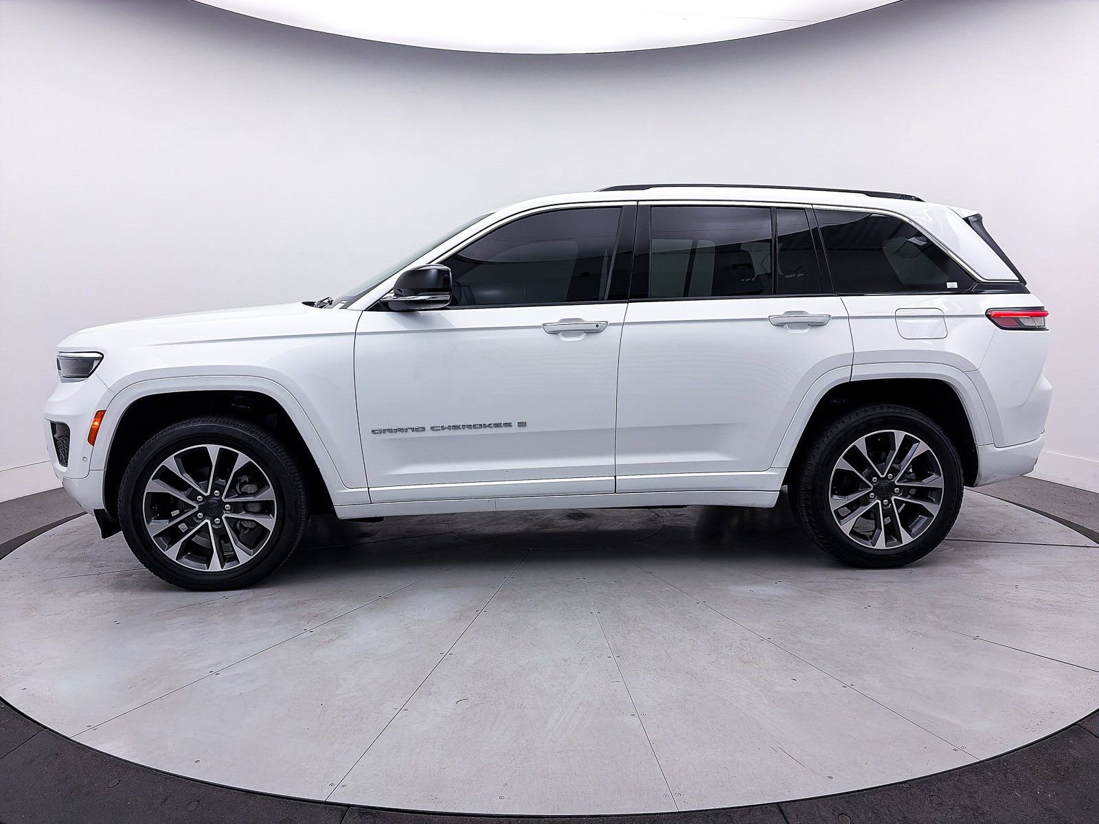 Used 2023 Jeep Grand Cherokee Overland image 41