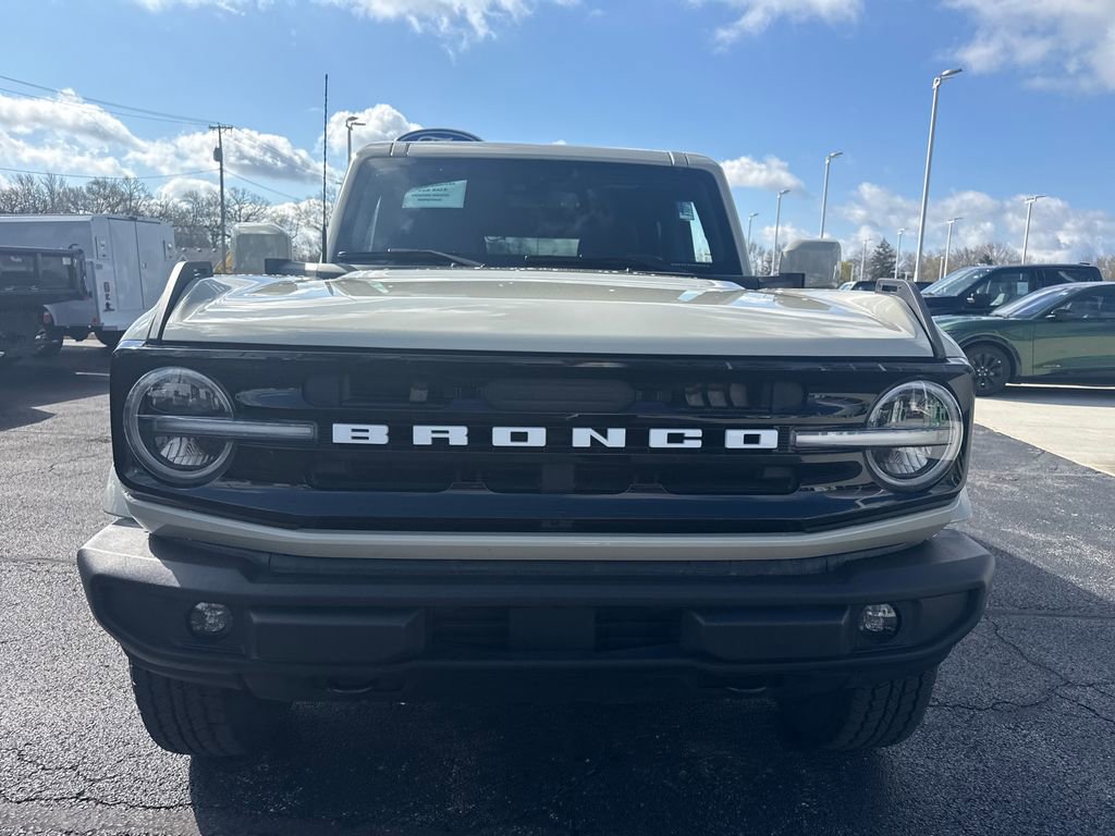 Used 2025 Ford Bronco Outer Banks image 3