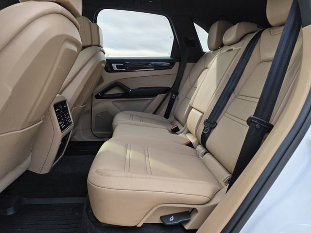 Used 2022 Porsche Cayenne S AWD/4WD image 16