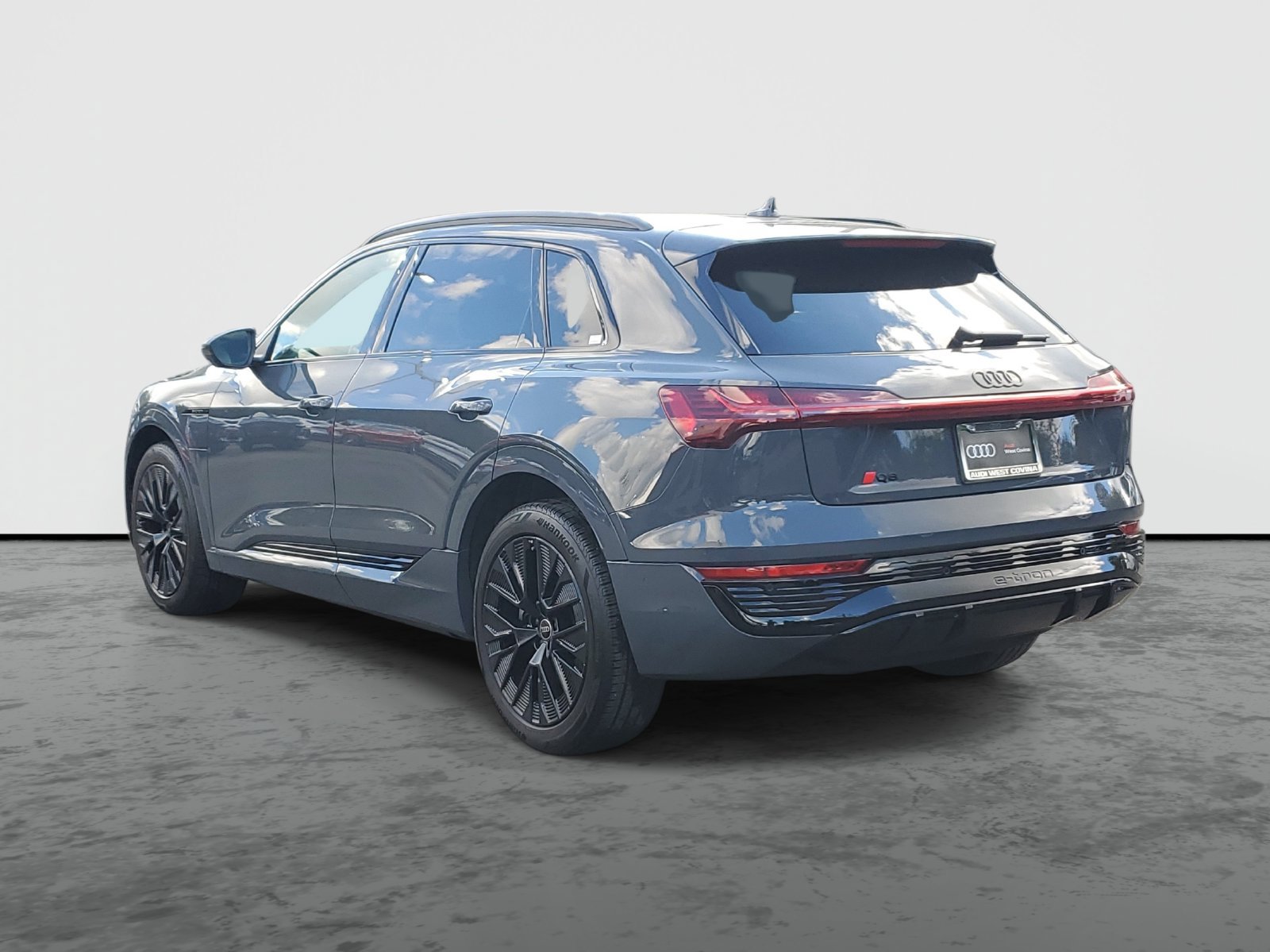 Used 2024 Audi Q8 e-tron Premium Plus w/ Prestige Package AWD/4WD image 3