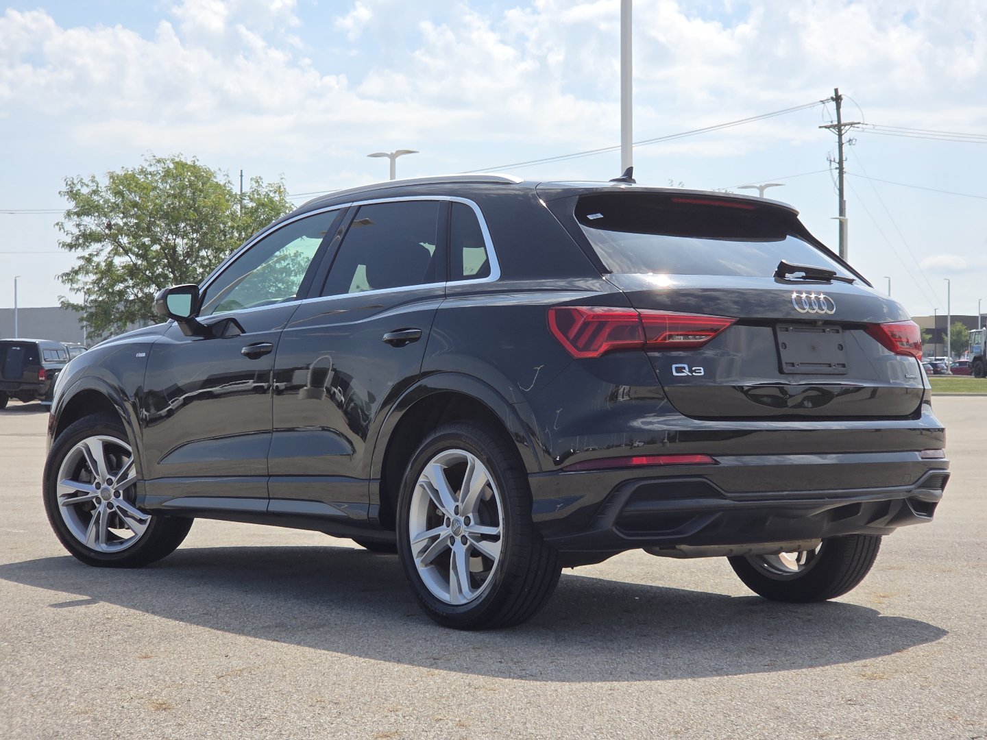 Used 2020 Audi Q3 2.0T Premium w/ Convenience Package AWD/4WD image 14