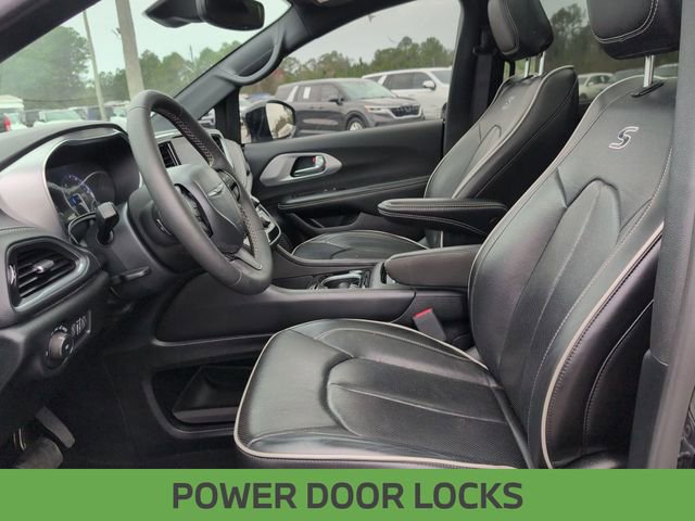 Used 2025 Chrysler Pacifica Limited image 14