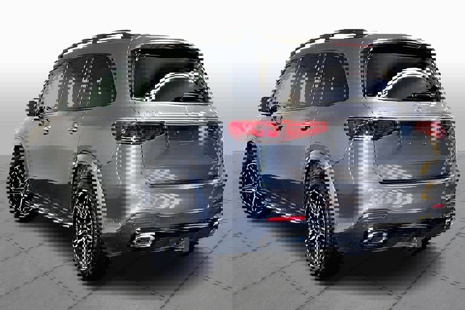 Used 2023 Mercedes-Benz GLS 450 4MATIC image 12