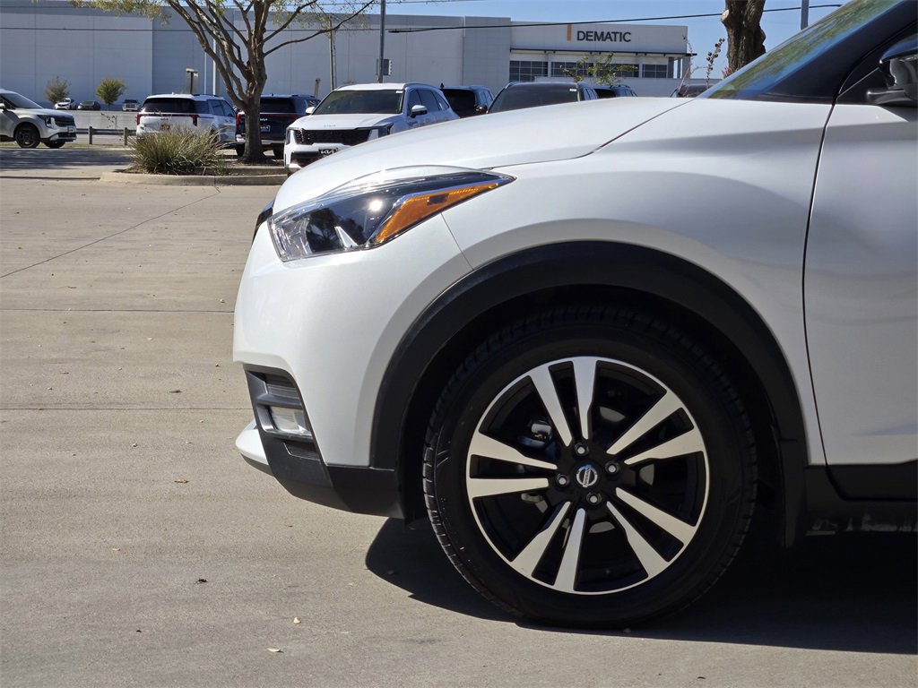 Used 2020 Nissan Kicks SR w/ SR Premium Package image 14