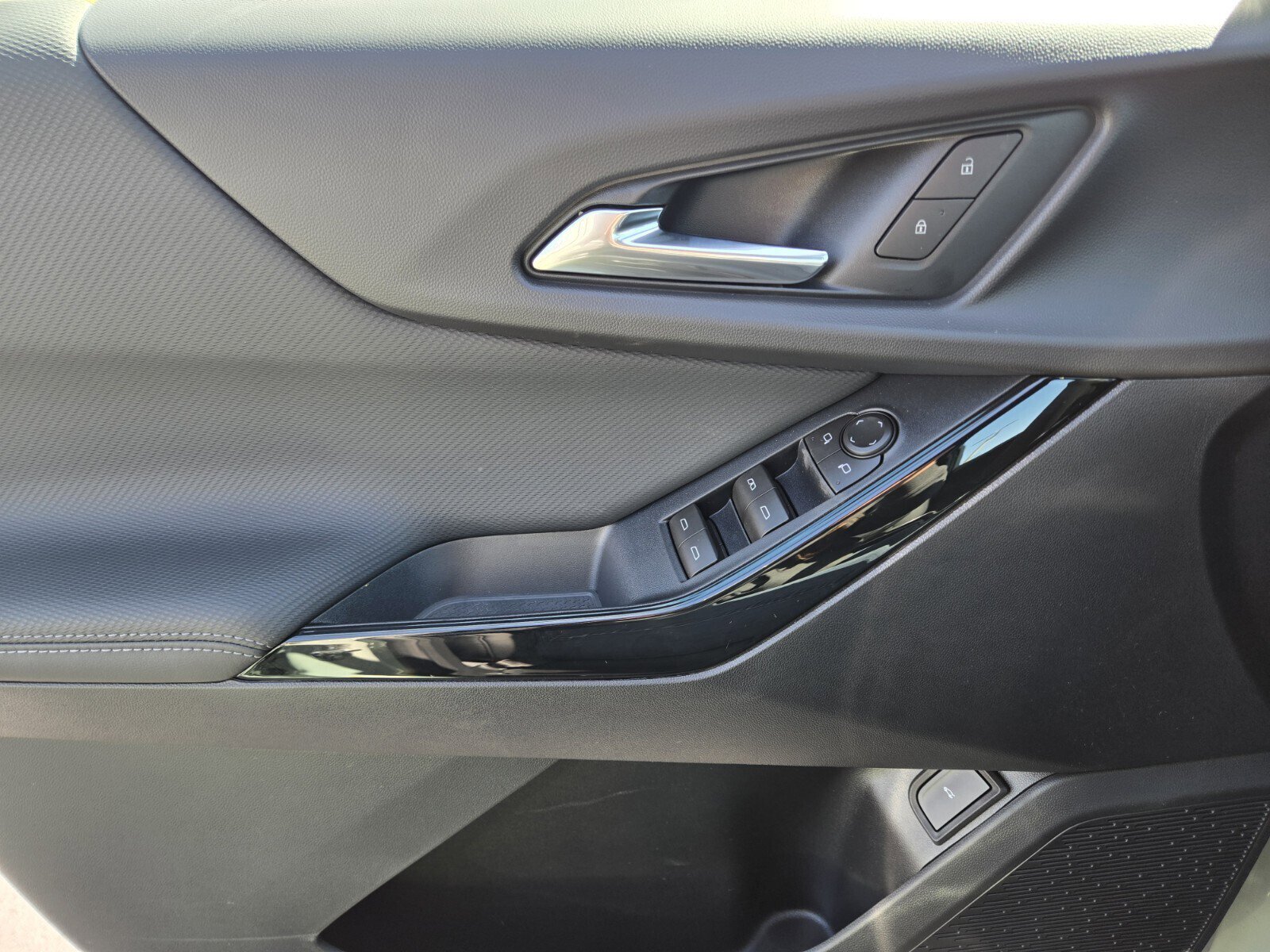 New 2026 Chevrolet Equinox LT w/ Convenience Package II image 11