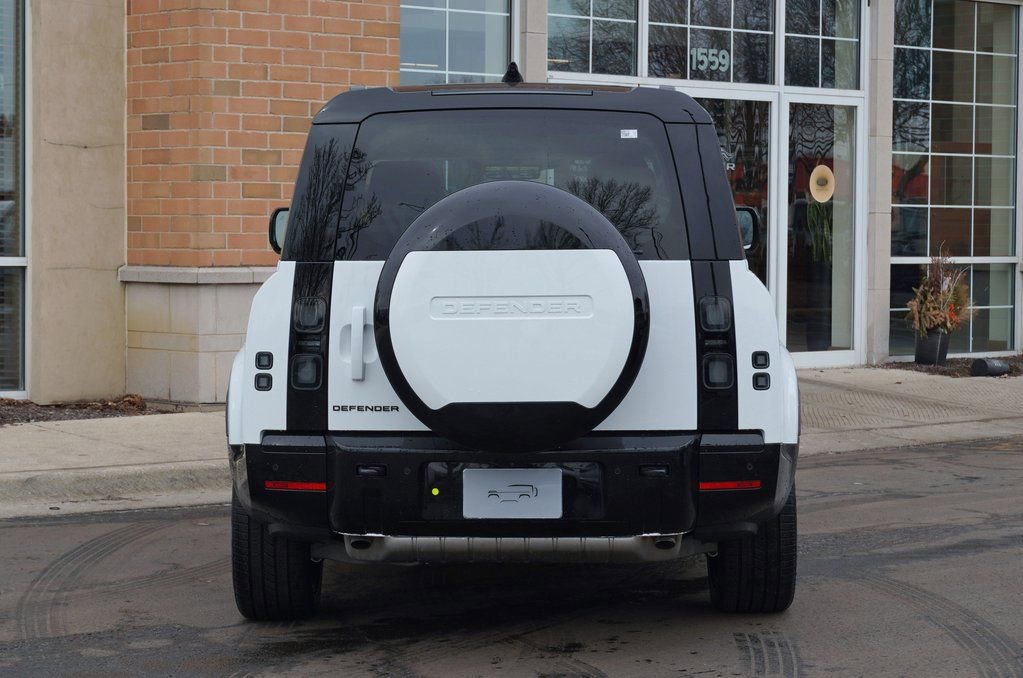 New 2026 Land Rover Defender 130 X-Dynamic SE image 5